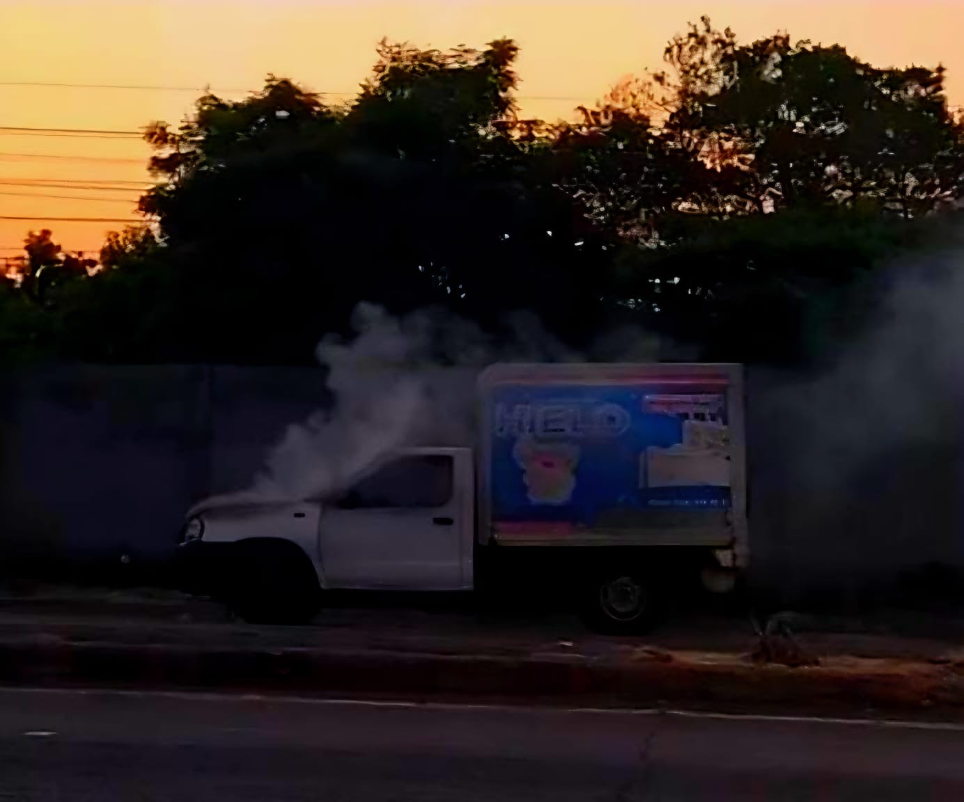 Ciudadanos evitan incendio de vehículo en Nueva Italia gracias a rápida intervención