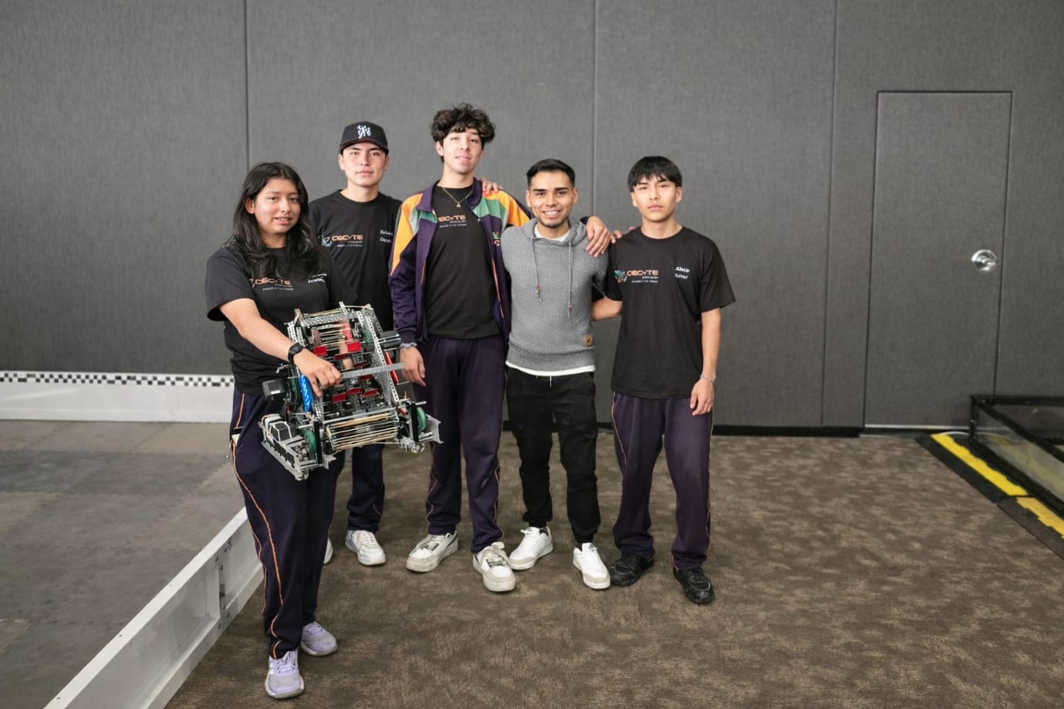 Estudiantes del Cecytem Ciudad Hidalgo aseguran su lugar en mundial de robótica