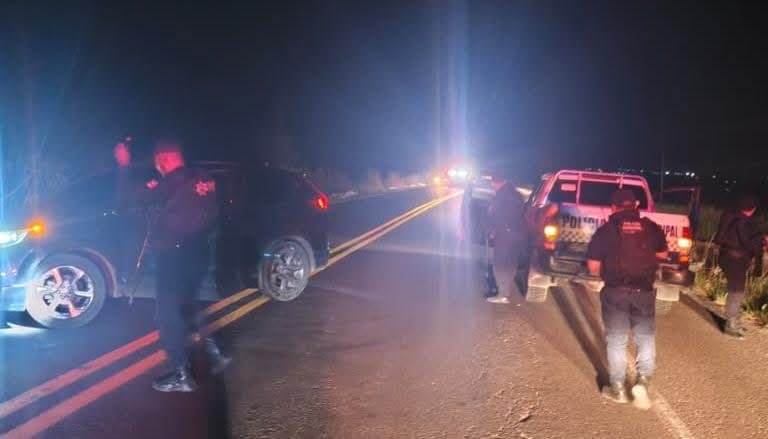 Enfrentamient0 entre policías y delincuentes deja dos oficiales herid0s en la Zinapécuaro-Tarímbaro