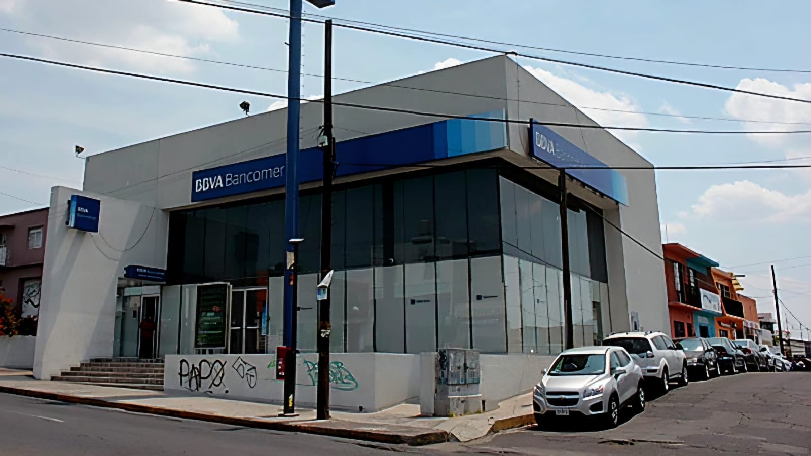 Dos cuentahabientes son asaltadas dentro de BBVA en la colonia Doctor Miguel Silva, al norte de Morelia 