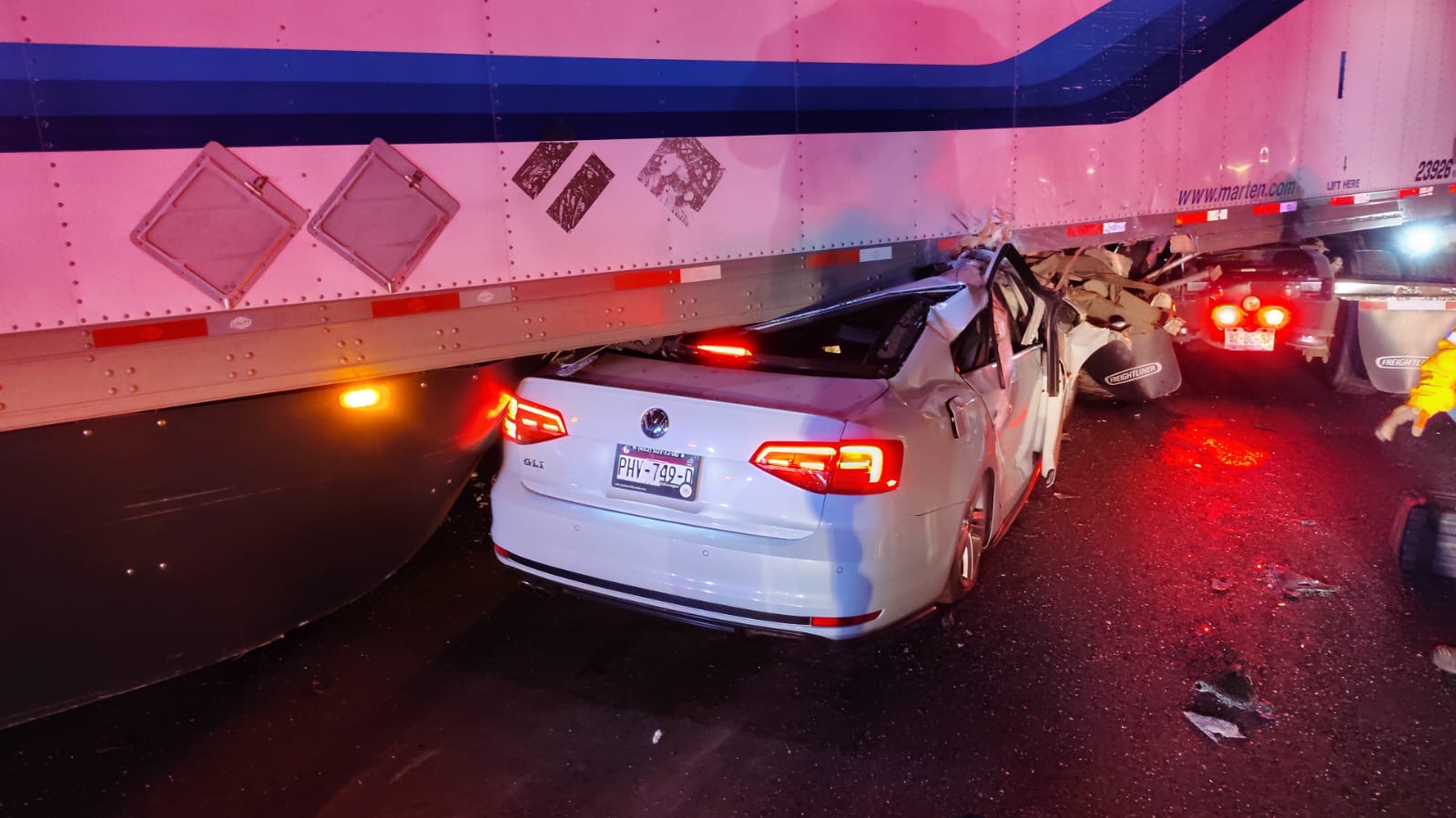 Jefe de asesores del Ayuntamiento de Uruapan y su hermano, los fallecidos en choque de auto contra caja de tráiler en la Morelia-Pátzcuaro