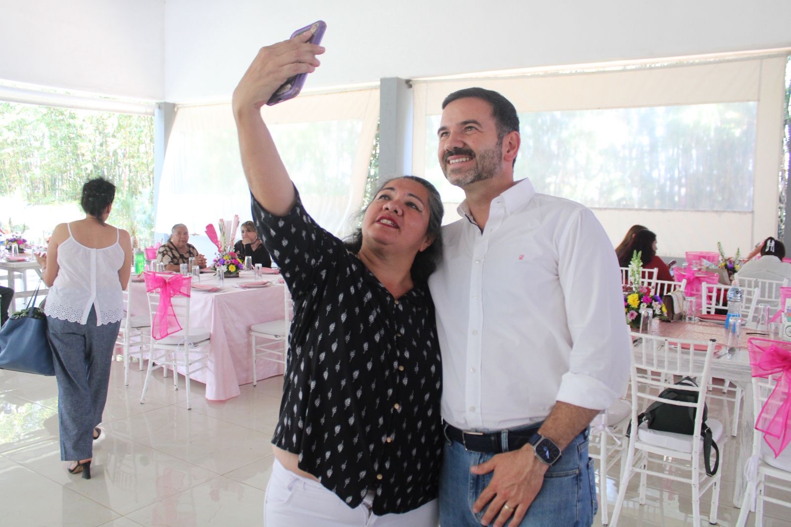 Yankel Benítez y liderazgos sociales festejan a las madres morelianas