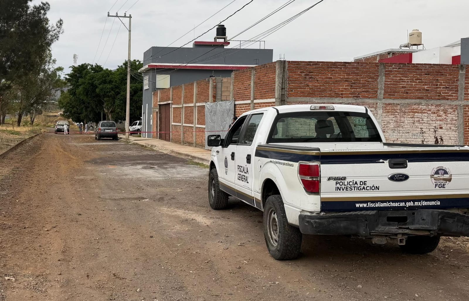 Abandonan a hombre ejecutado en el Fraccionamiento Manantiales del Curutarán, Jacona 