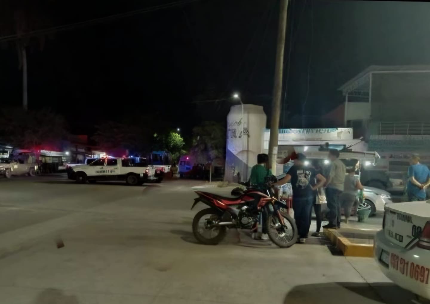 Hombre es asesinado a tiros en tienda autoservicio de Apatzingán