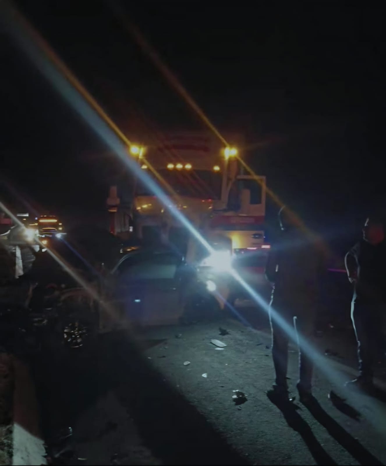 Un lesionado tras aparatoso choque múltiple en la autopista Siglo XXI