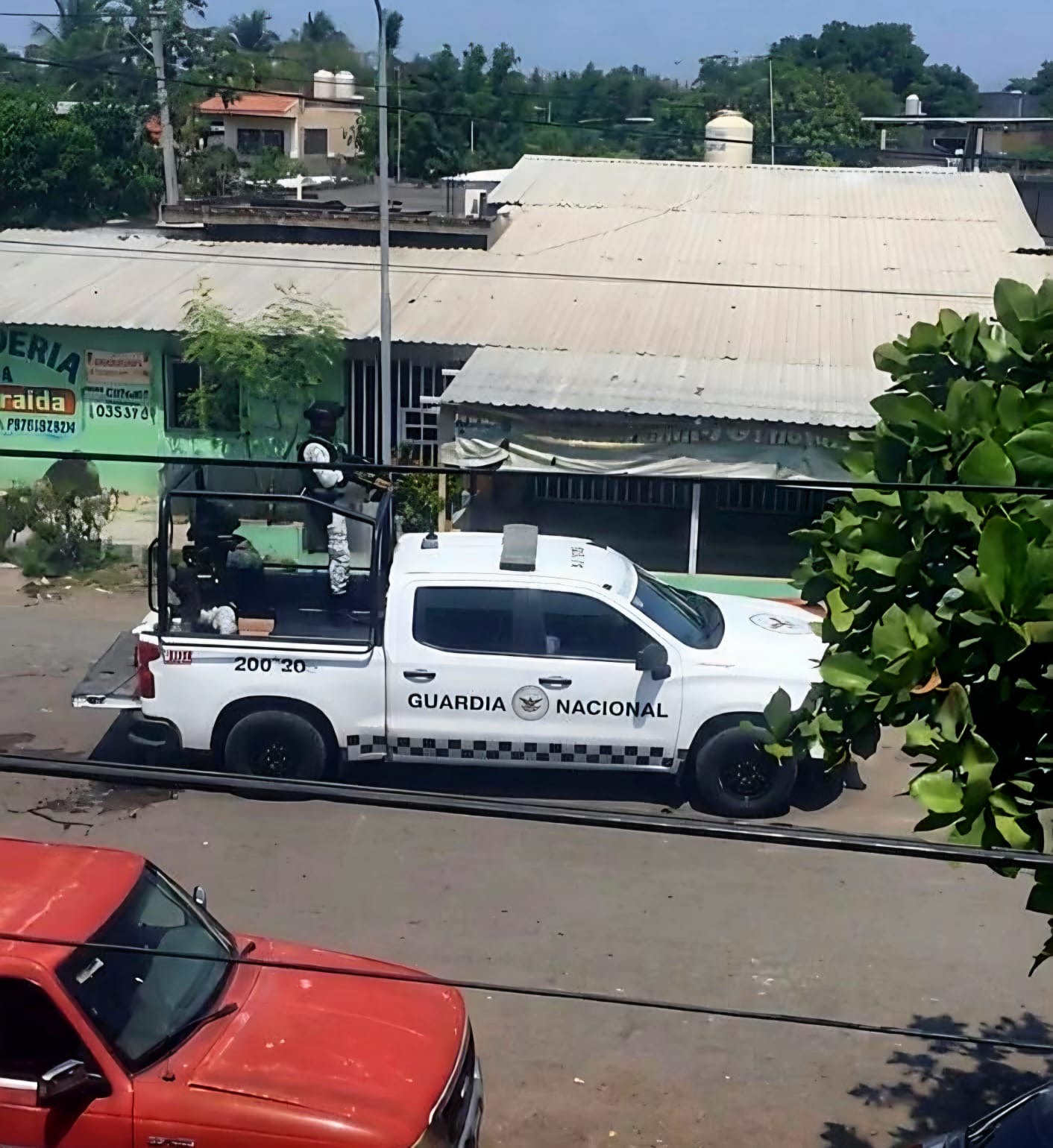 Tras enfrentamiento en Apatzingán, hay dos detenidos, un policía herido y un civil muerto