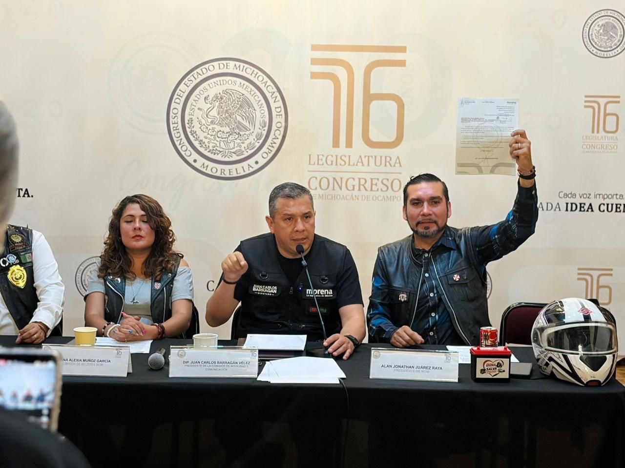 Barragán recibe iniciativa ciudadana para proteger a motociclistas de conductores irresponsables