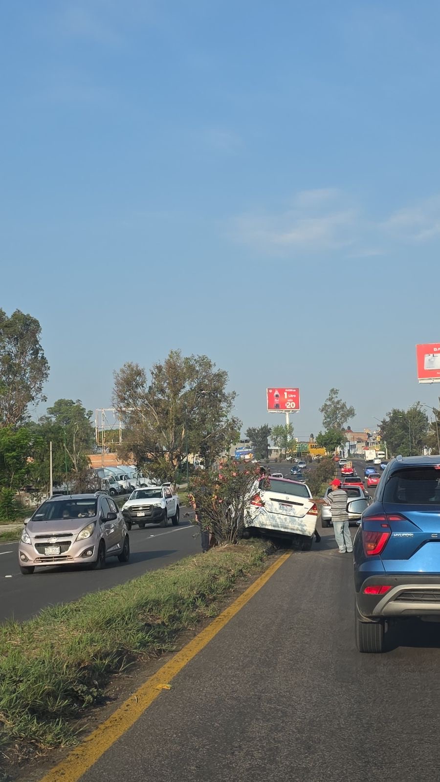 Se registra accident3 automovilístico en la avenida Morelos Norte de Morelia 