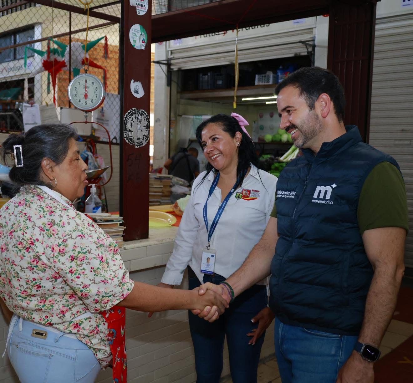 Yankel Benítez Silva llama a consumir local y fortalecer los mercados municipales de Morelia