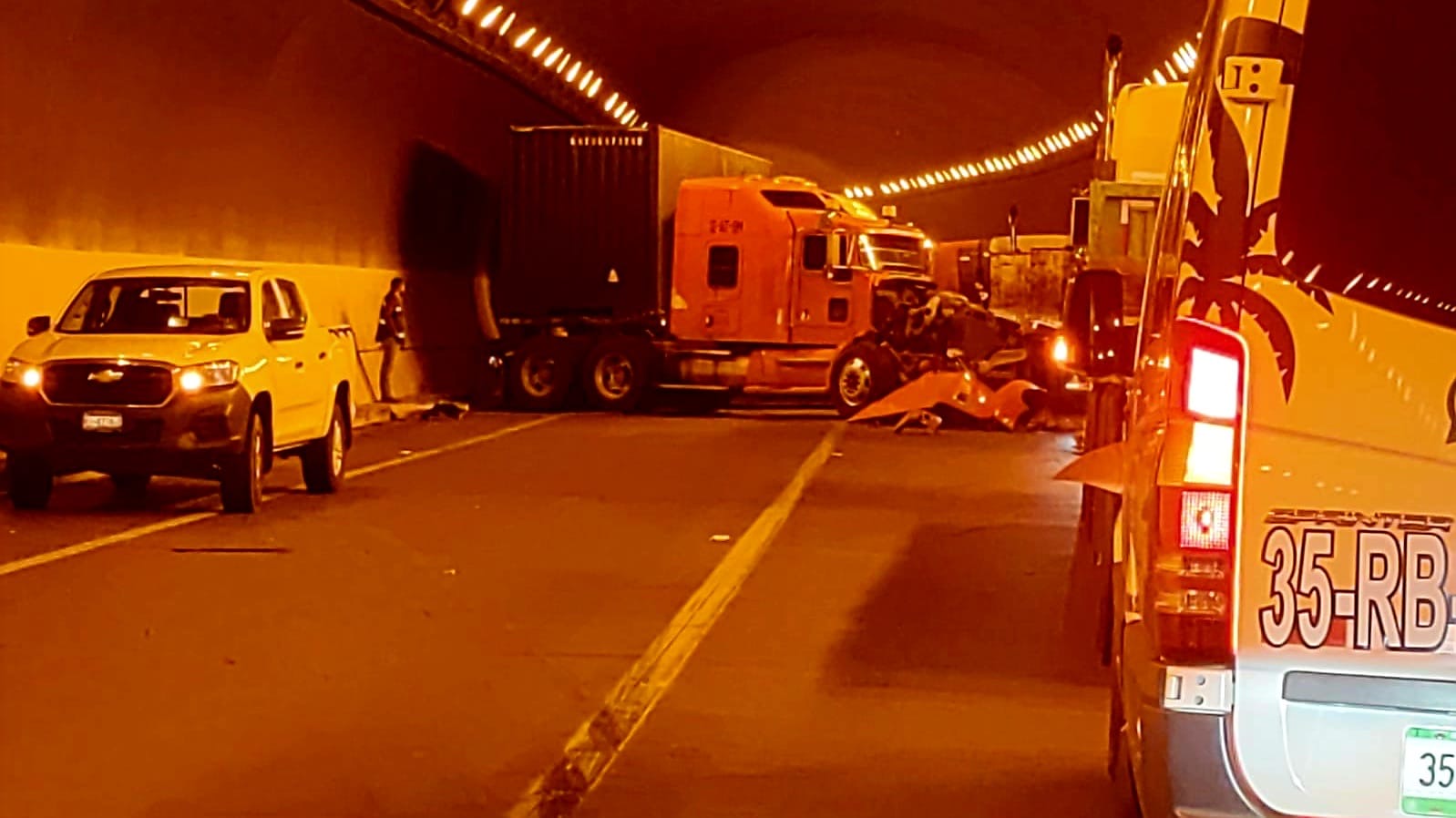 Se registra choque entre dos tráilers en la Pátzcuaro-Cuitzeo