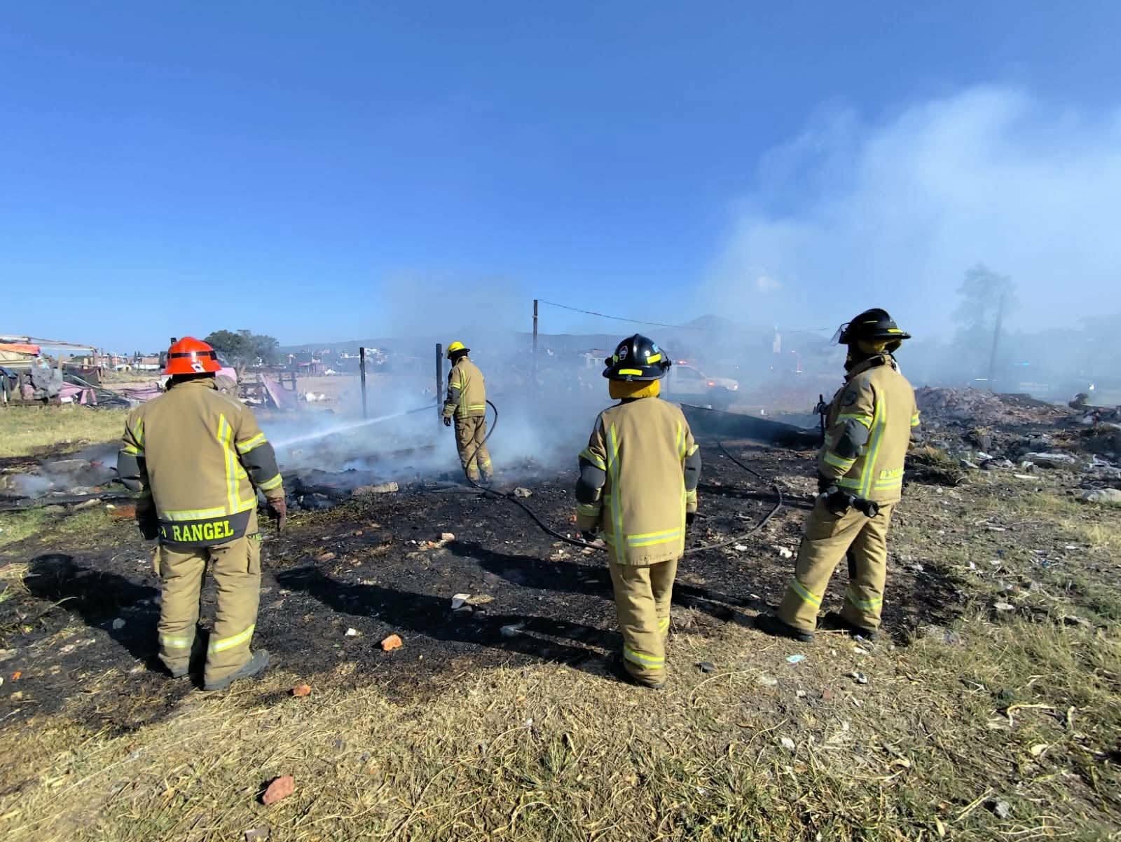 Arde choza de madera en la colonia irregular El Polvorín, Morelia 