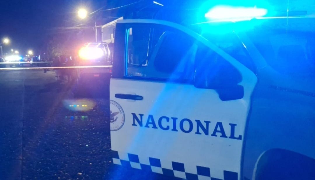 Motociclistas derrapan en la carretera Uruapan-San Juan; hay un muerto y un herido