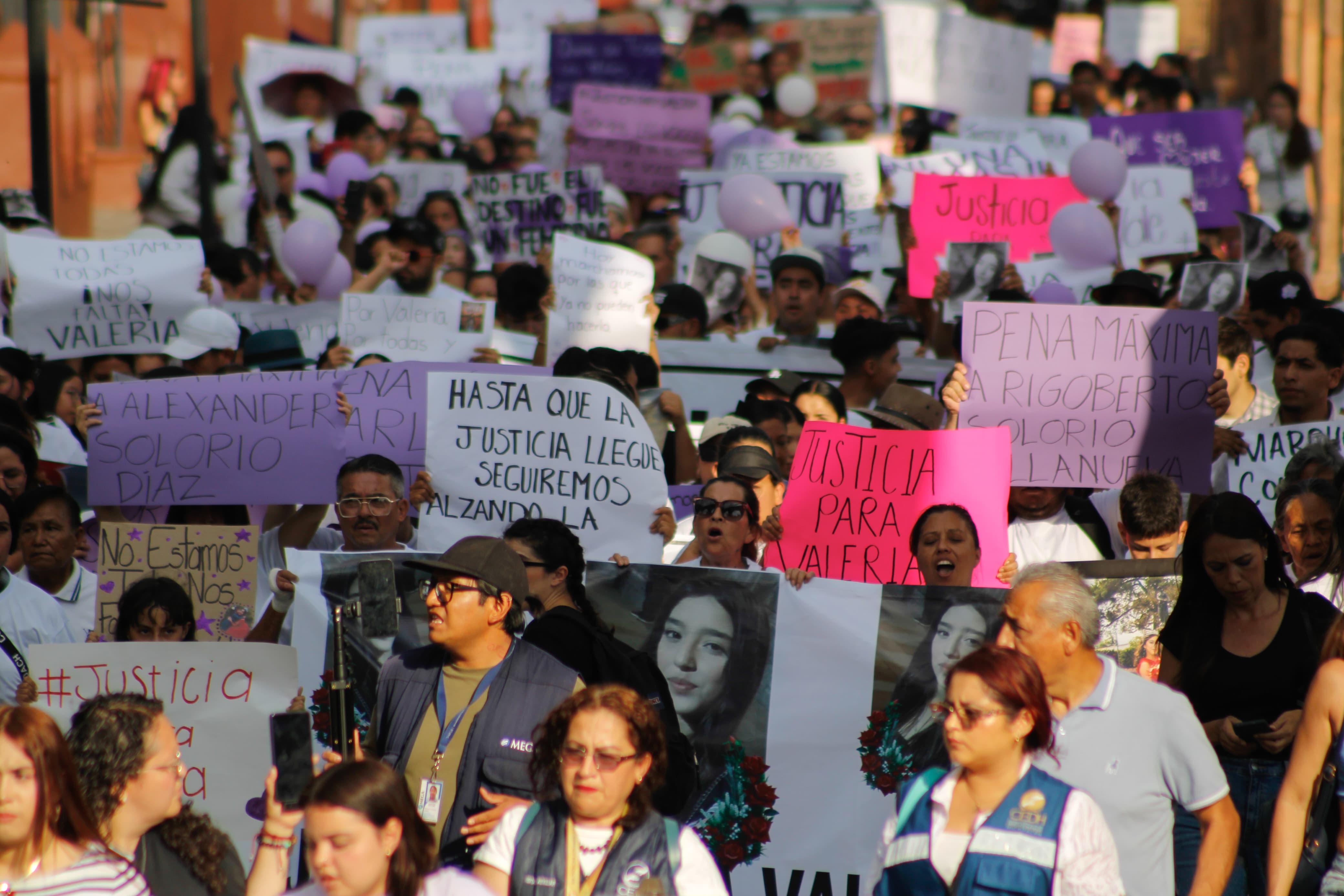 Exigen justicia para Valeria y por mujeres desaparecidas en Michoacán; realizan marcha en Morelia