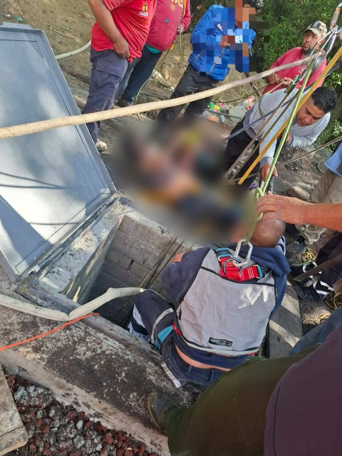Hallan a dos hombres muertos dentro de un pozo en Ciudad Hidalgo; bomberos recuperan los cadáveres 
