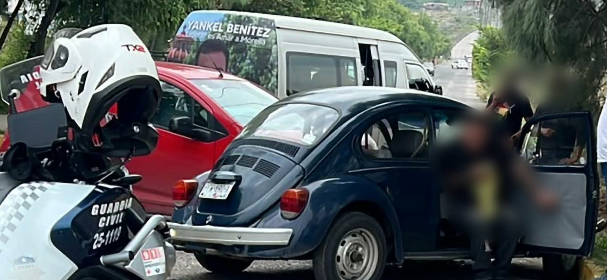 Se registra choque entre dos autos cerca de Villas Oriente, en Morelia 