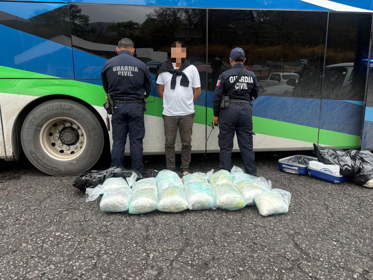 Aseguran Guardianes del Camino más de 27 kg de mariguana en la Autopista Siglo XXI