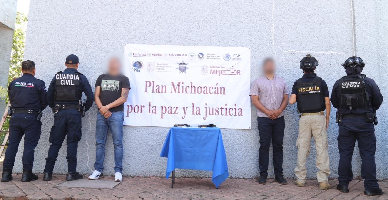 Detienen a cuatro personas en Morelia; aseguran armas, droga y una motocicleta con reporte de robo 