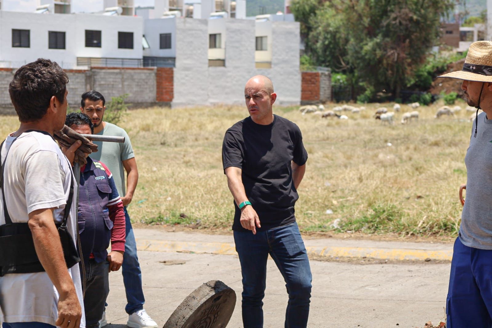 Adolfo Torres supervisa obra sanitaria en beneficio a familias de Valle de las Rosas