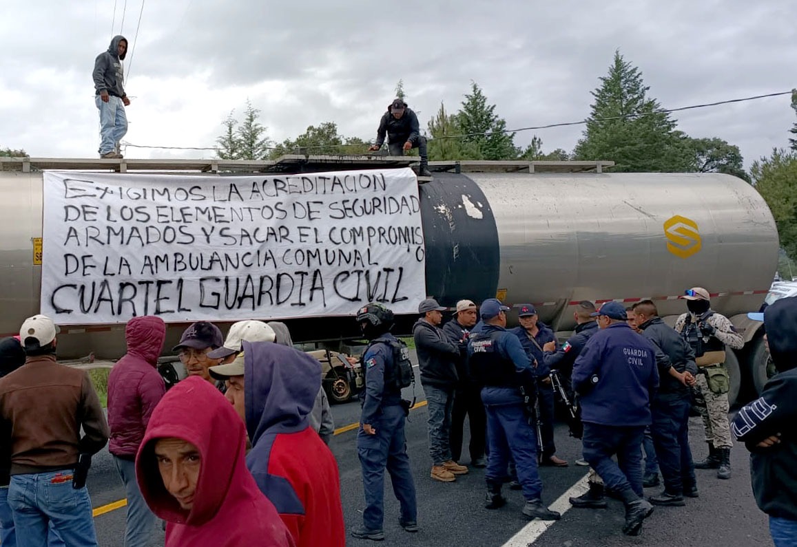 Retienen a 6 policías en bloqueo de Pomacuarán