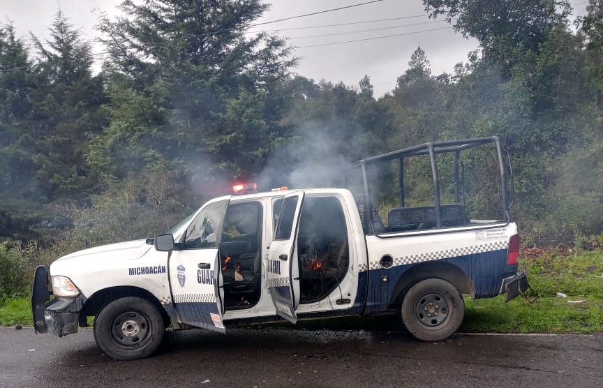 Comuneros queman patrulla en bloqueo de Pomacuarán