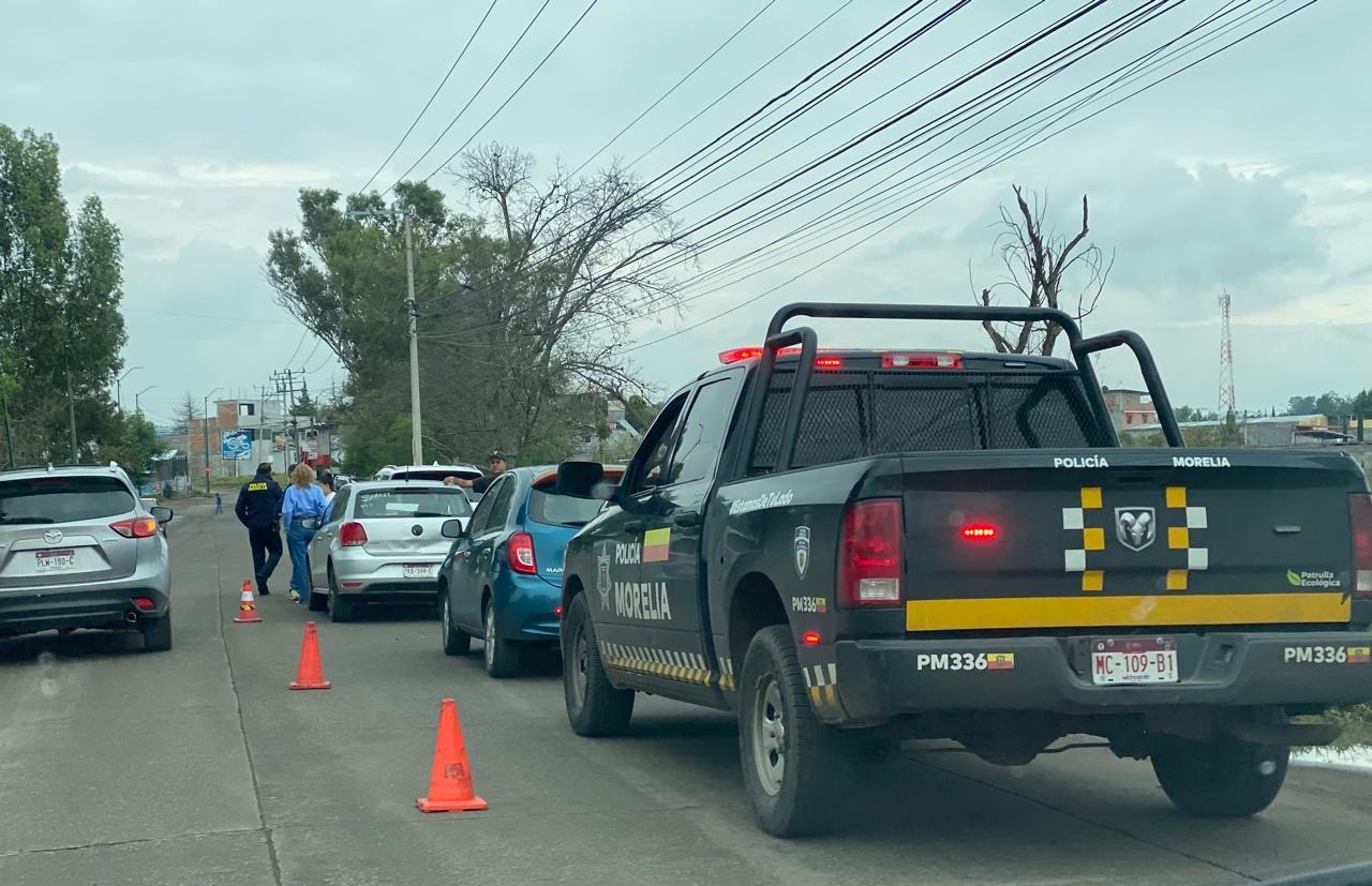 Se registra choque entre tres vehículos en la avenida San Juanito Itzícuaro de Morelia 