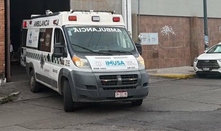 Muer3 trabajador tras caer de lo alto de una bodega en Morelia