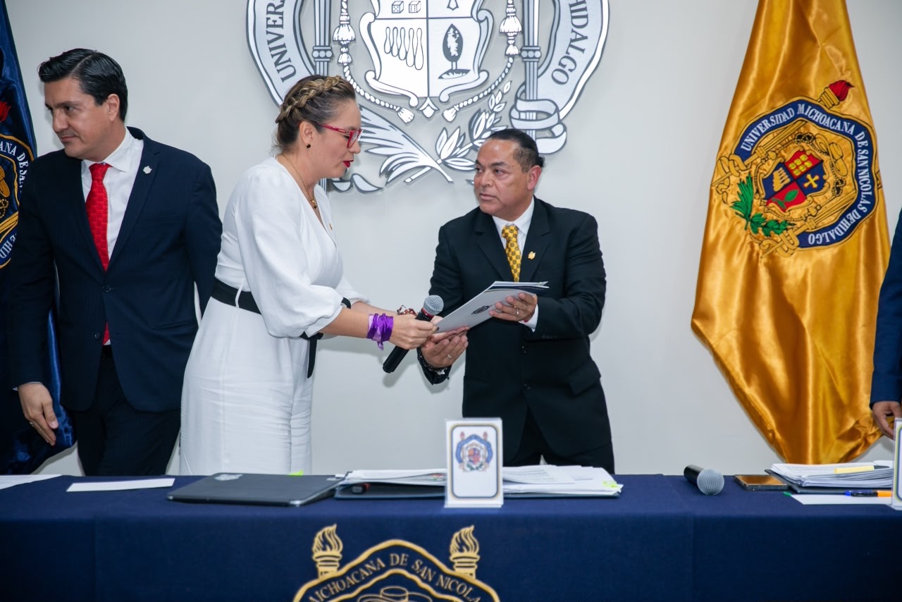 JOSÉ HERRERA CAMACHO, NUEVO DIRECTOR DEL IIAF; YARABÍ ÁVILA LE TOMA PROTESTA