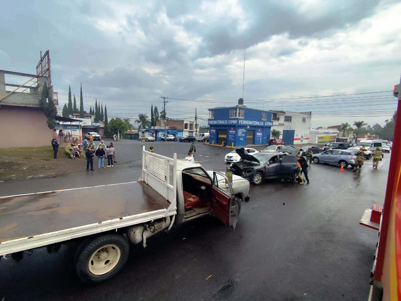 Cinco heridos deja choque entre dos vehículos en la Morelia-Pátzcuaro 