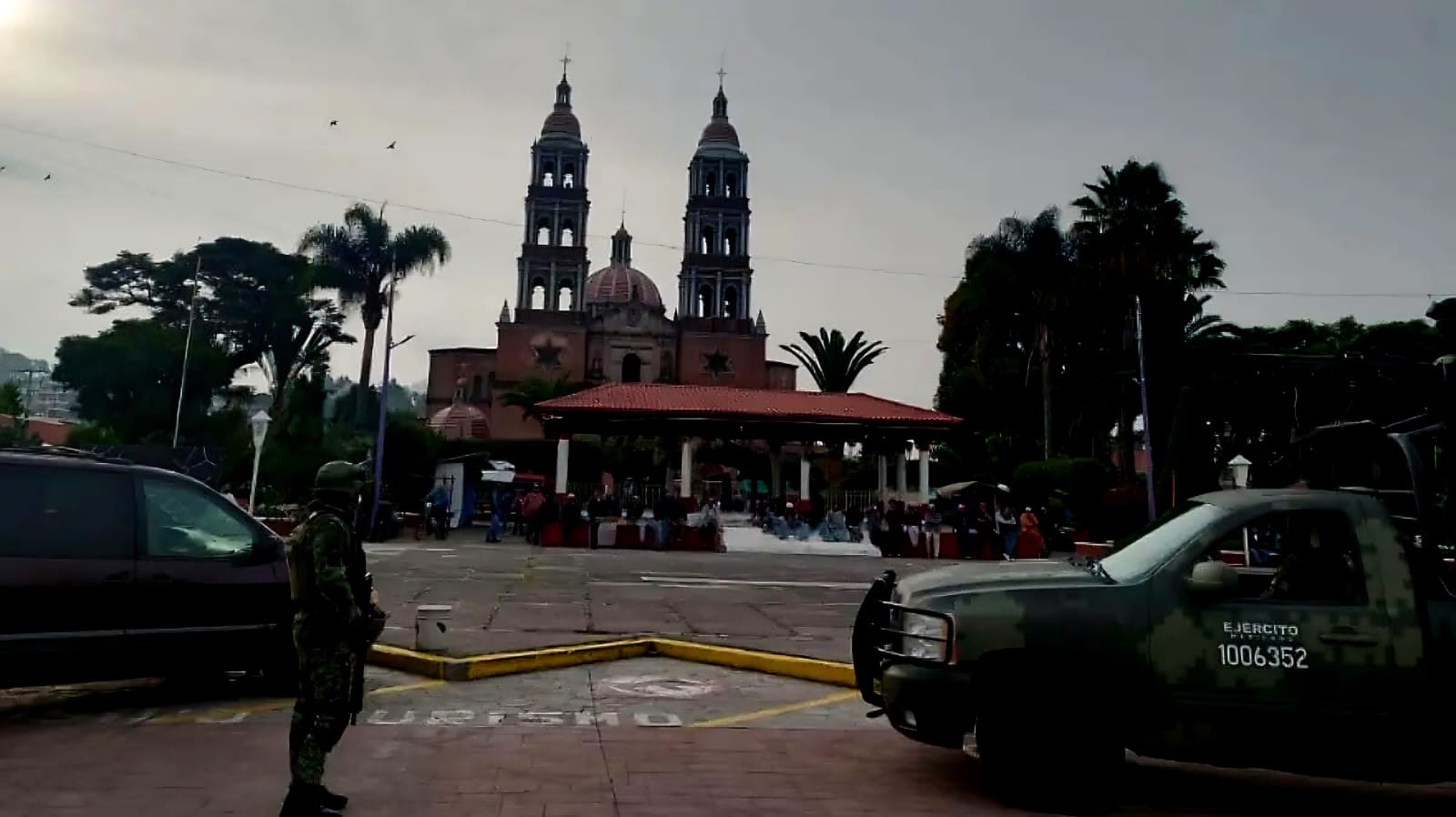 Presuntos integrantes de grupo criminal son detenidos tras operativo militar en San Juan Nuevo