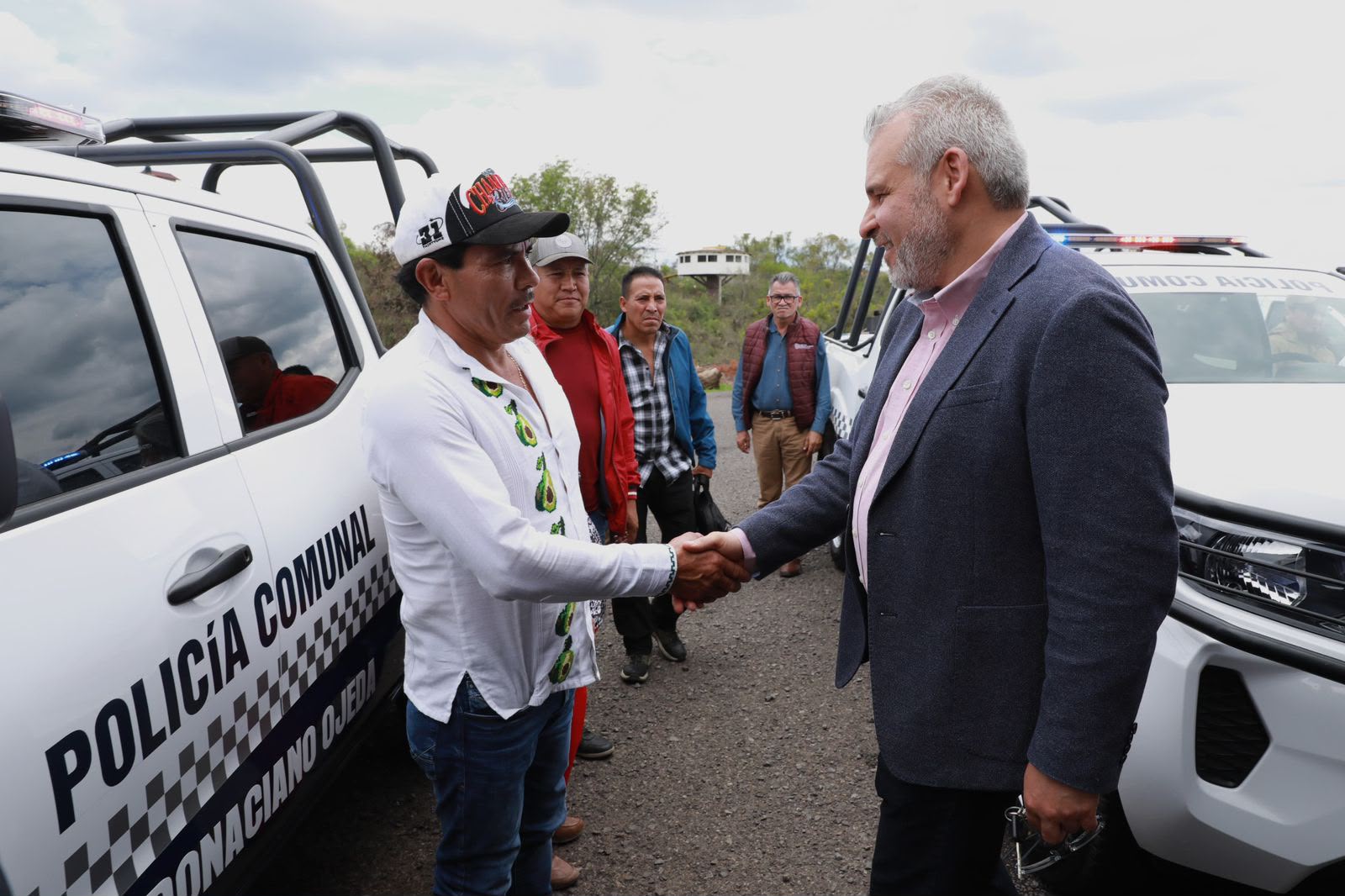 Refuerza Bedolla seguridad en comunidades indígenas con entrega de patrullas