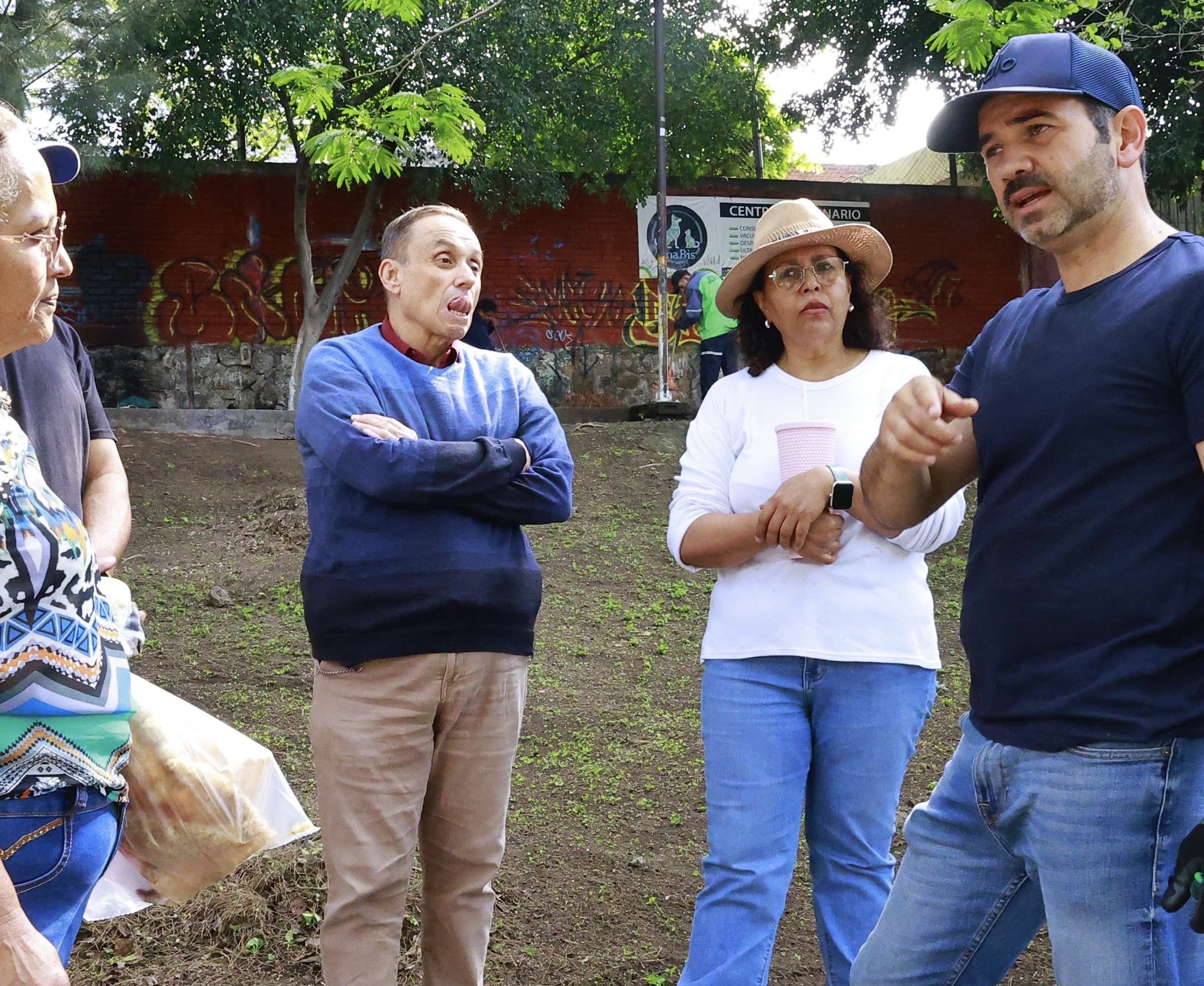 Yankel Benítez encabeza jornada ciudadana de limpieza en Lomas de Santiaguito