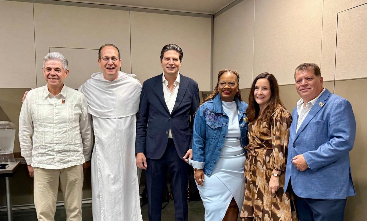 Alfonso Martínez se reúne con la comunidad migrante en Chicago