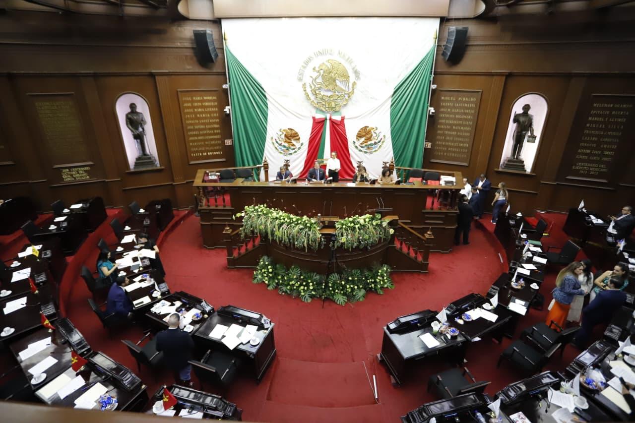 Con el voto de 32 legisladores, Congreso de Michoacán avala separación temporal del fiscal Carlos Torres Piña