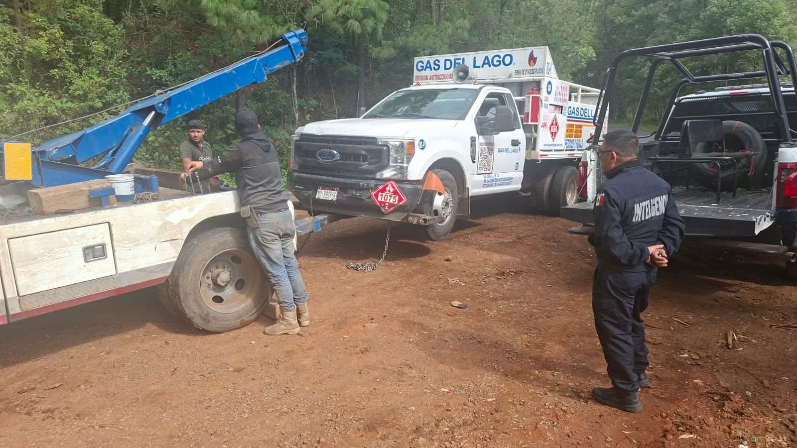 Camioneta de Gas de Lago robad4 es hallada por policías en la Villa Madero-Acuitzio 
