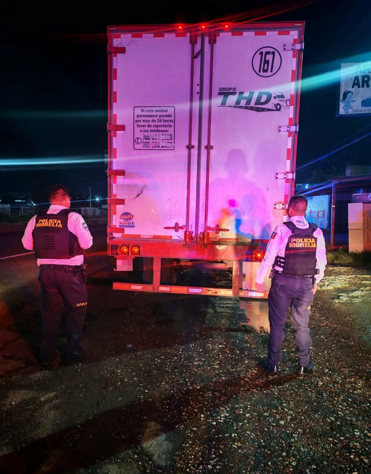 Detienen en Morelia a dos hombres en posesión de tractocamión robado
