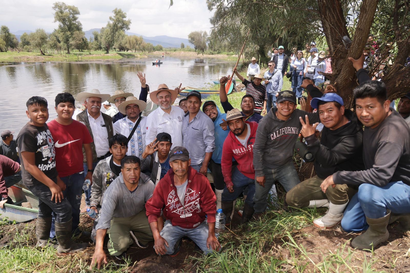 Siembra de 40 mil peces en el lago de Pátzcuaro, prioridad para su rescate: Bedolla