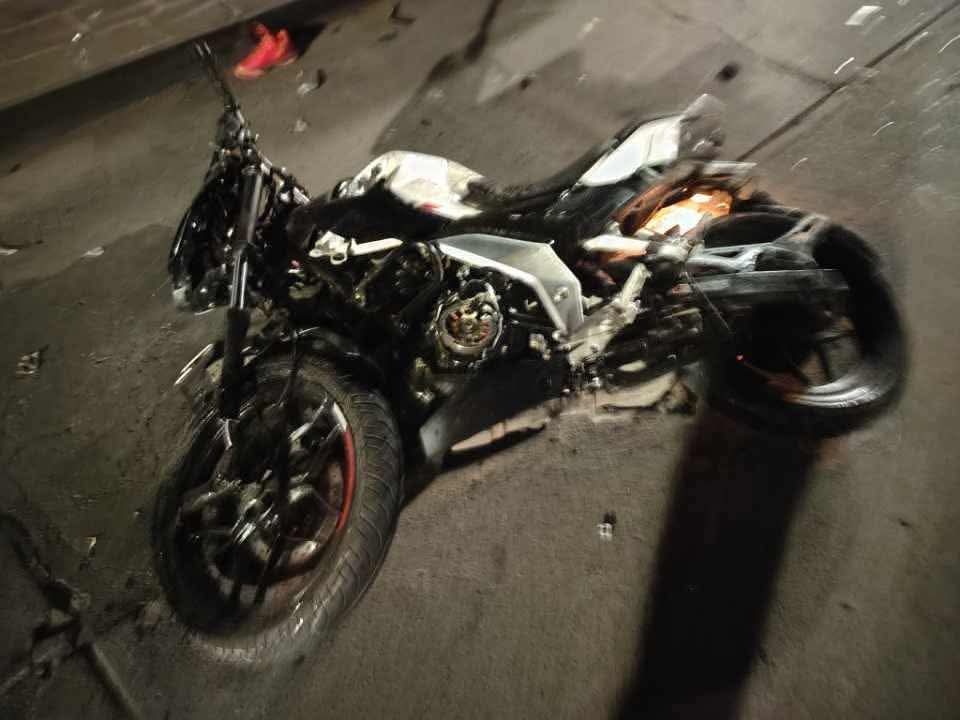 Motociclista fallece tras ser impactado por vehículo en el centro de Morelia 