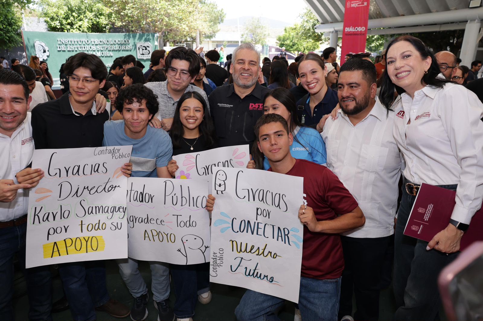 Más de 55 mil estudiantes en Michoacán reciben apoyo para el transporte: Bedolla