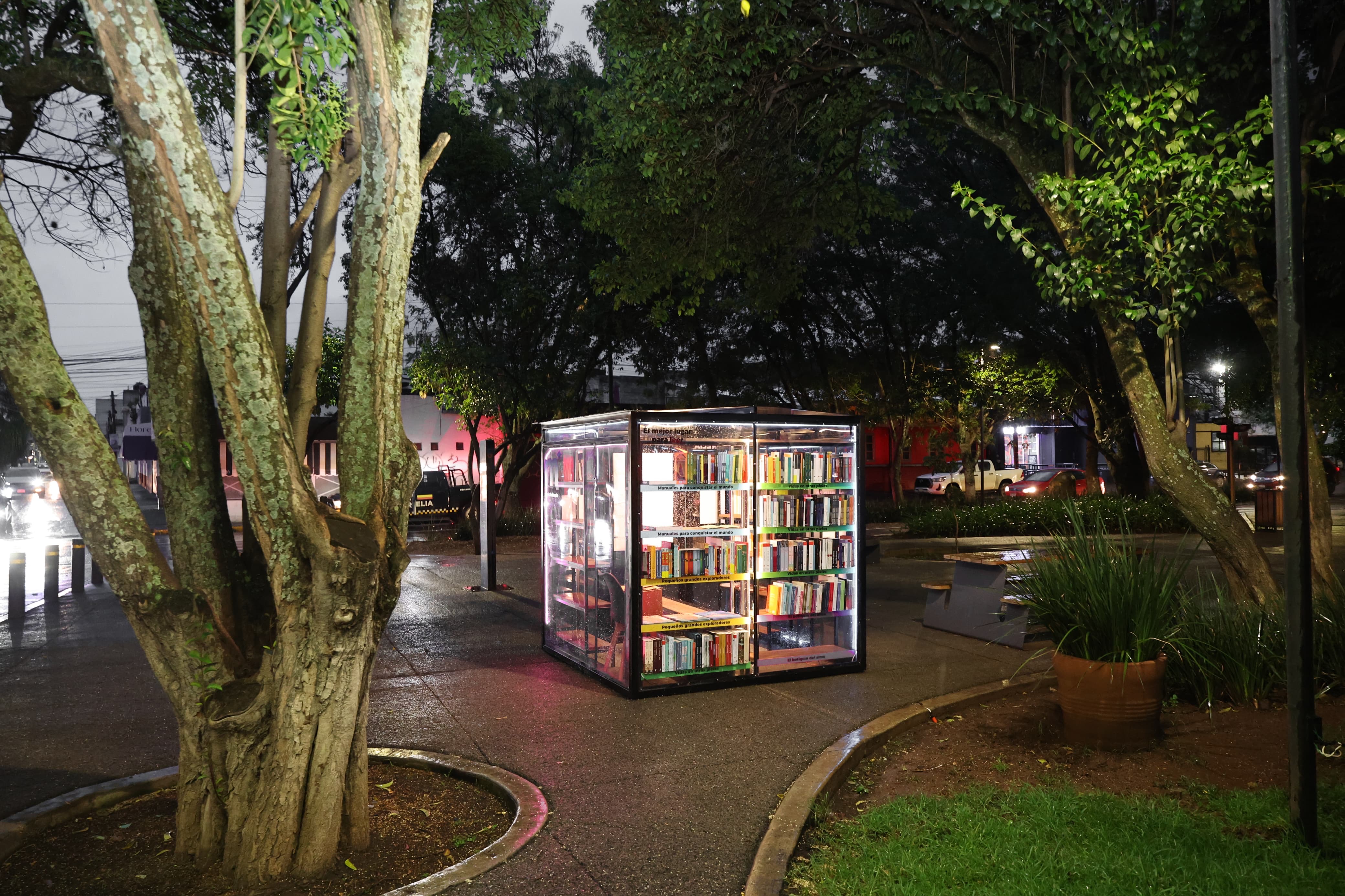 Alfonso Martínez inaugura cabinas de lectura 'Morelia se lee‘