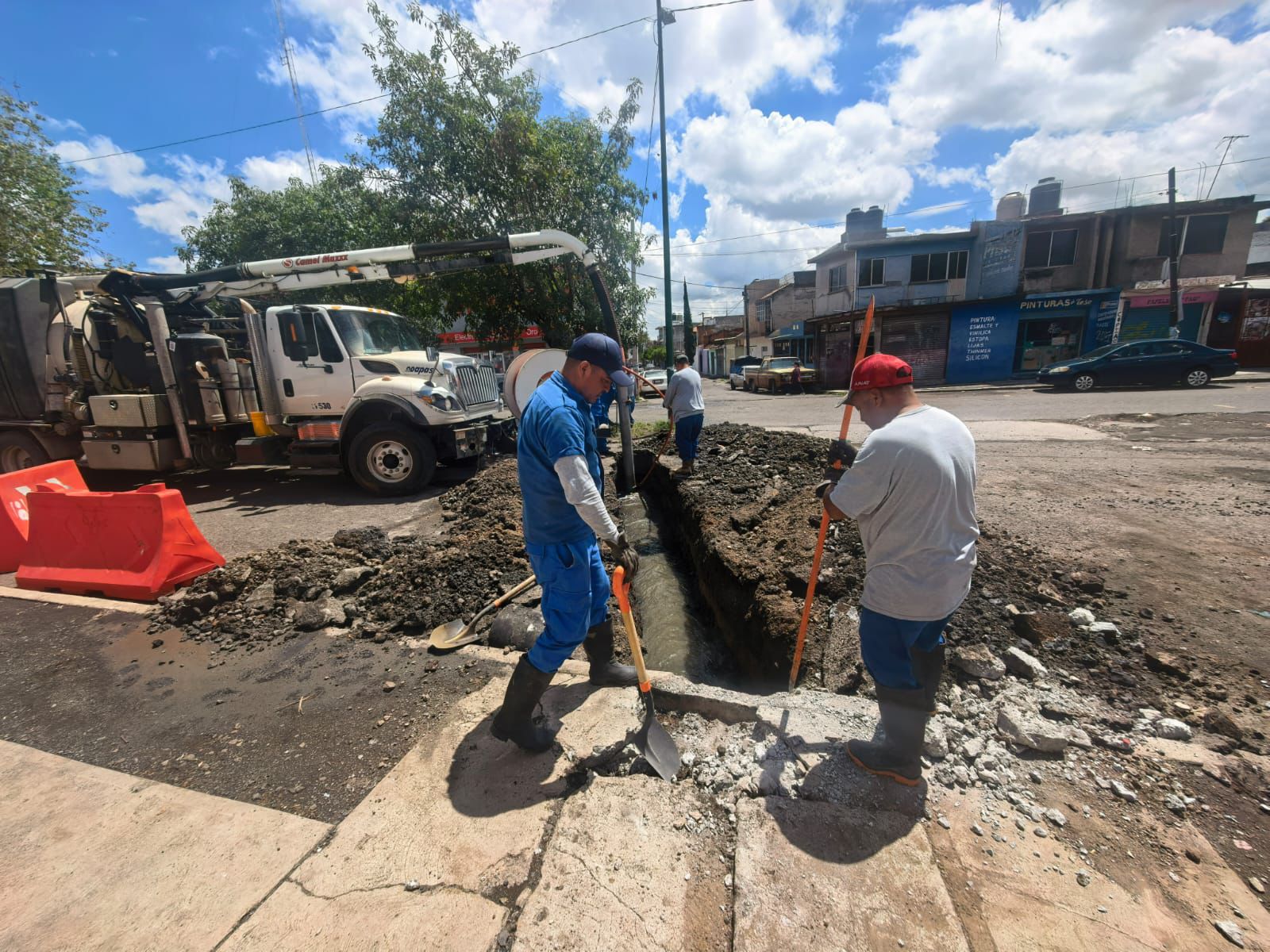 Trabajamos en la rehabilitación de colector sanitario dañado por las lluvias: Adolfo Torres