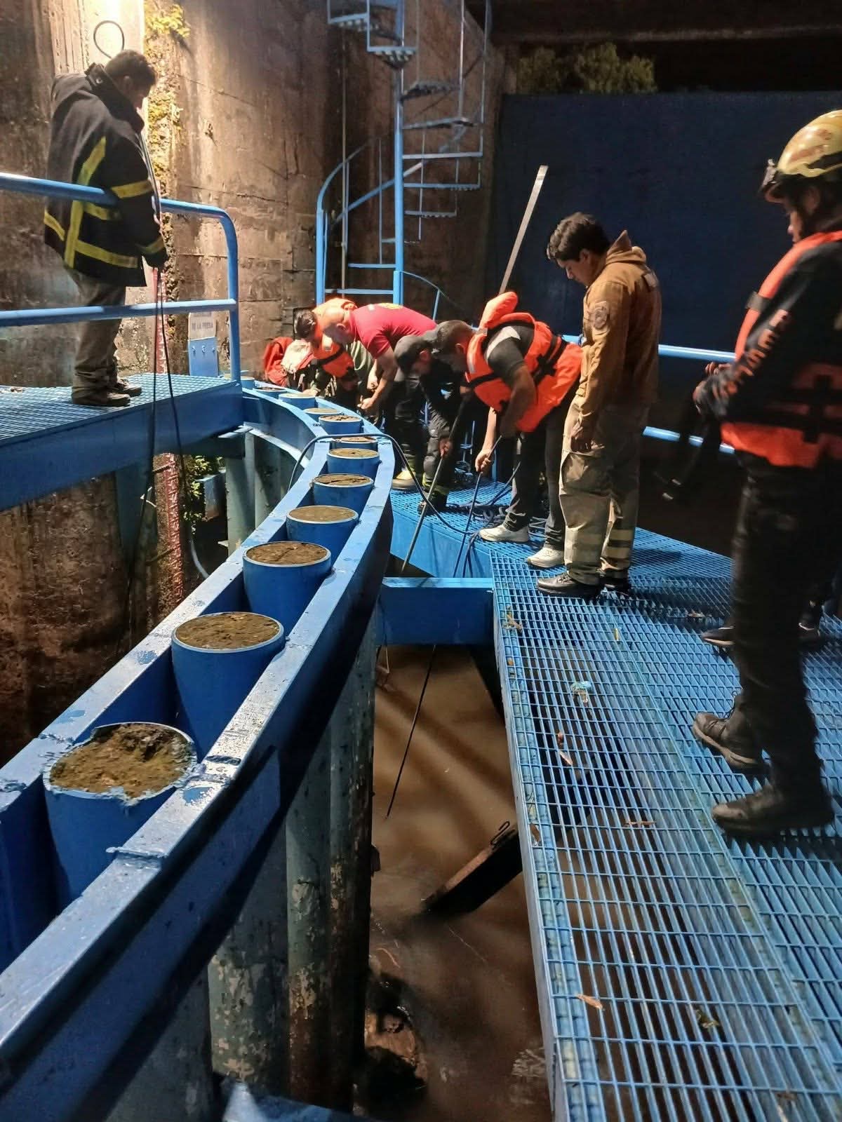 Bomberos de Zitácuaro recuperan cuerpo de hombre ahogado en presa de Tuxpan