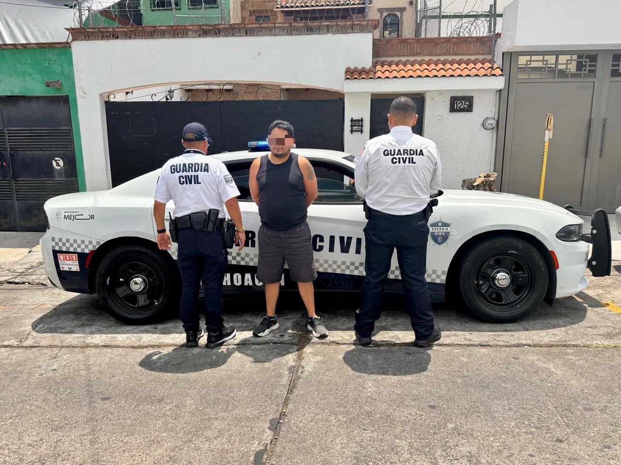 Empistolado es detenido por motopatrulleros de GC en Morelia