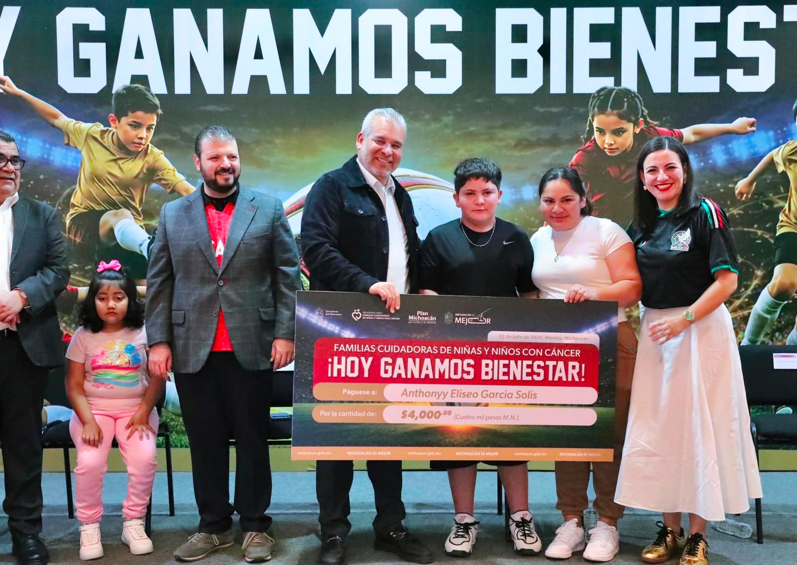 Programa para Familias Cuidadoras reduce del 30% al 2% el abandono de tratamientos en Michoacán: Bedolla