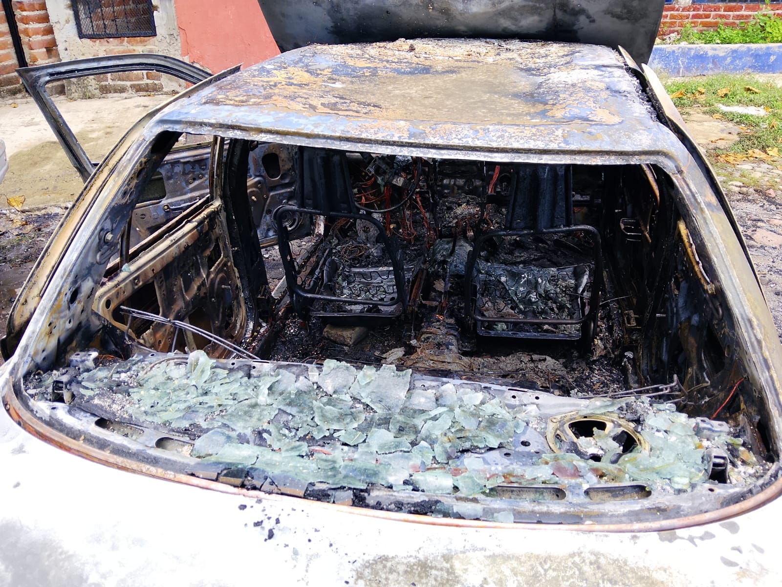 Suman 3 taxis Maquinas Rojas quemados por delincuentes en Apatzingán, en menos de 24 horas