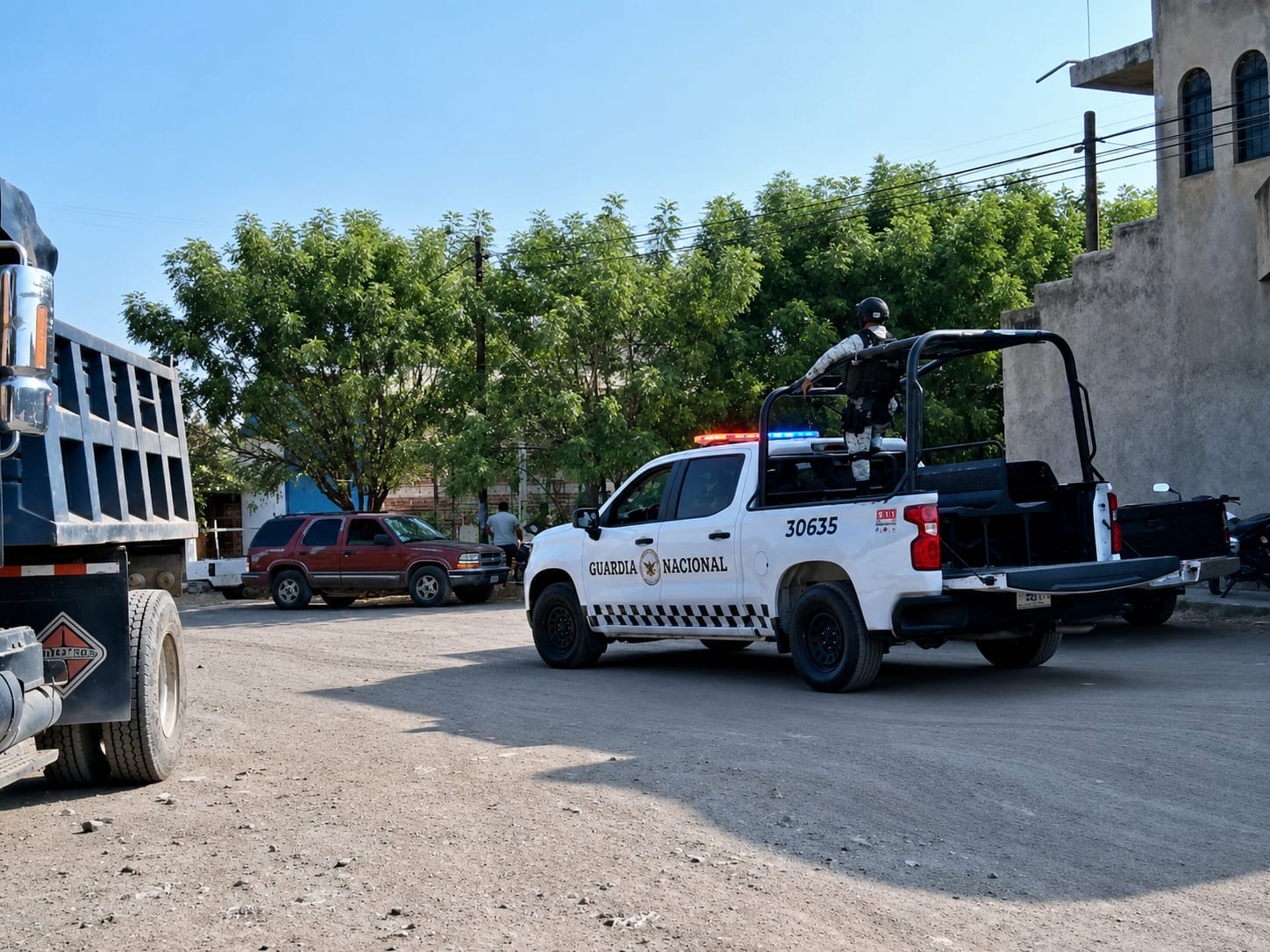 Localizan a un hombre asesinado con lesiones por explosivo en Apatzingán