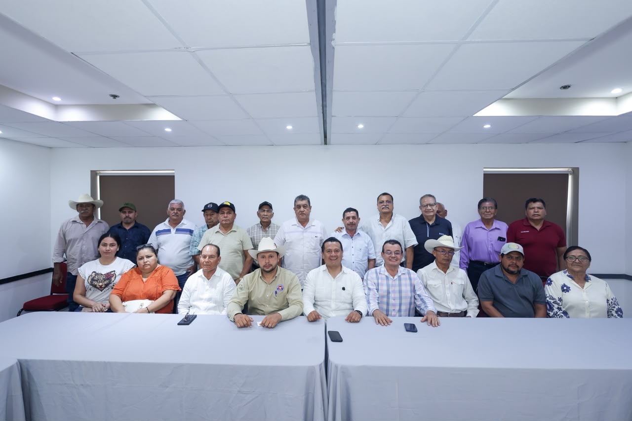 Torres Piña suma propuestas de sectores productivos para incrementar desarrollo del puerto de Lázaro Cárdenas y sus comunidades