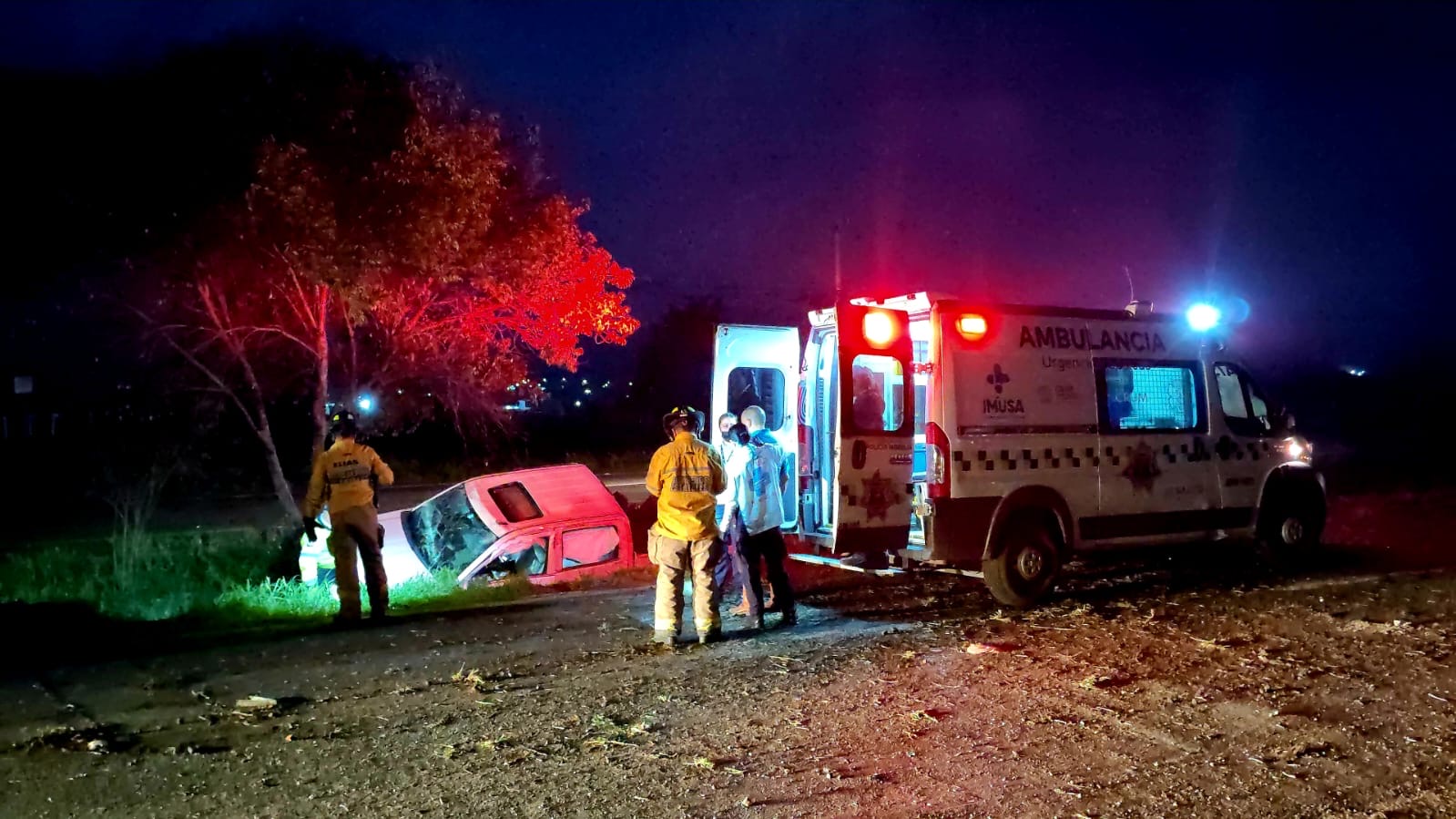 Aparatosa volcadura de camioneta en la Morelia – Pátzcuaro; su conductor milagrosamente sobrevive