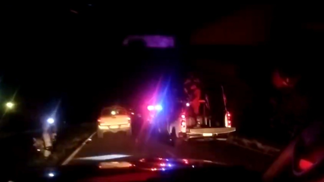 Una mujer sin vid4 y un menor lesionad0 tras ser arrollad0s a bordo de su moto, la carretera Apatzingán–Aguililla 