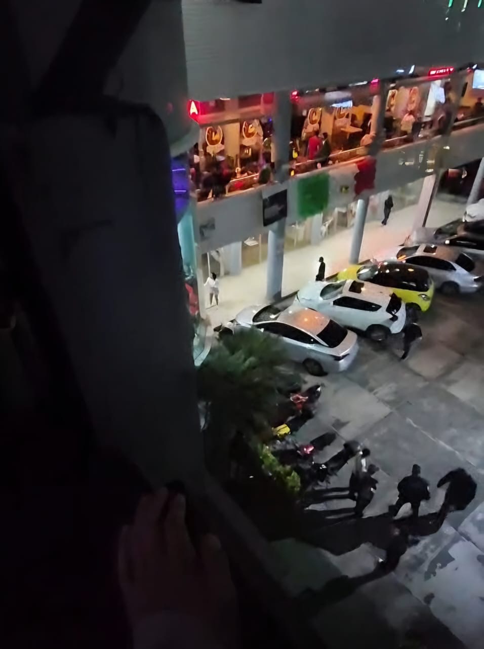 Una mujer fallecida y un hombre herido, tras agresión armada en la Plaza Atara de Uruapan 