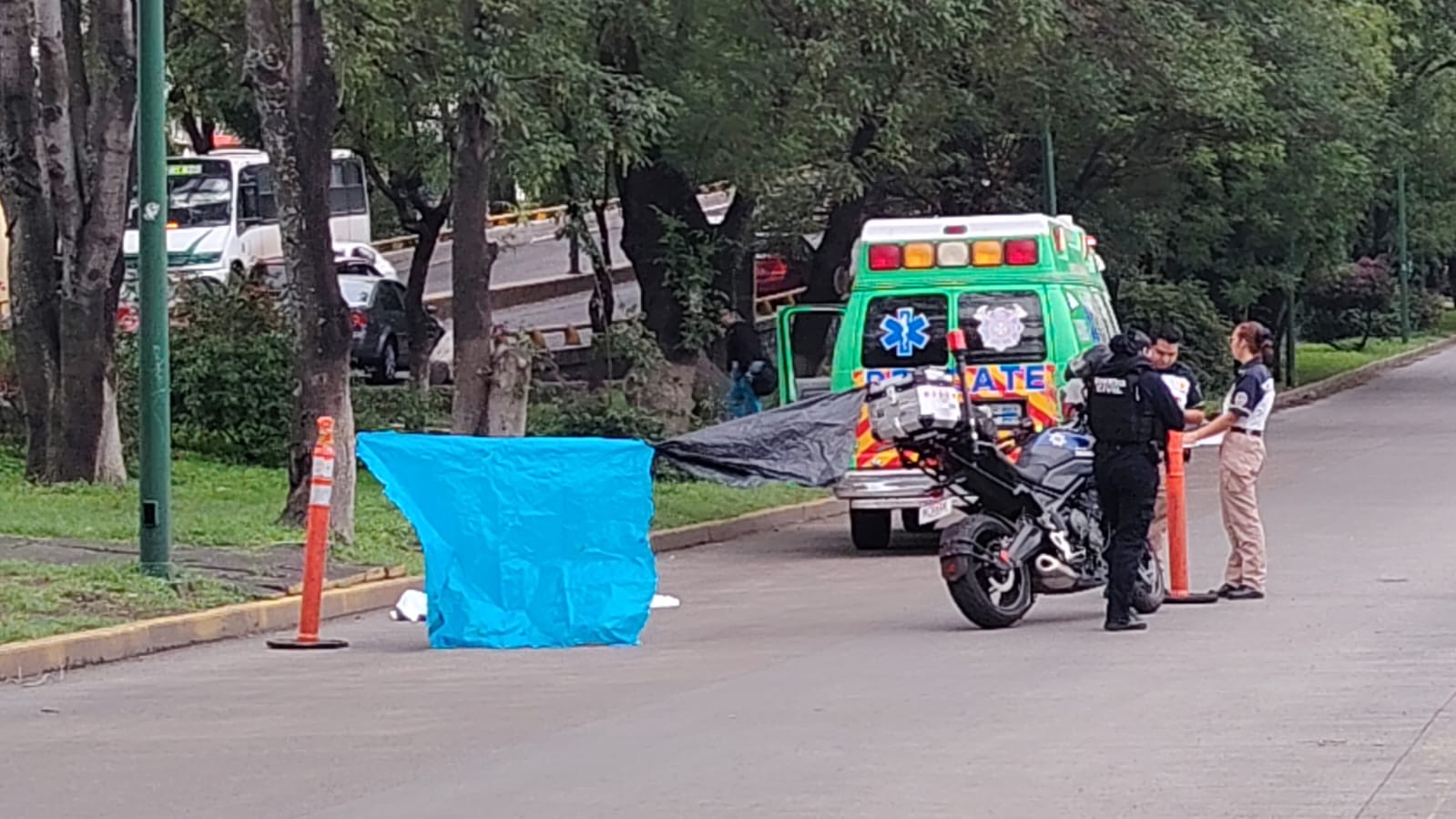 Adulta mayor muere al sufrir aparente caída frente al Aurrera Tres Puentes, en Morelia 